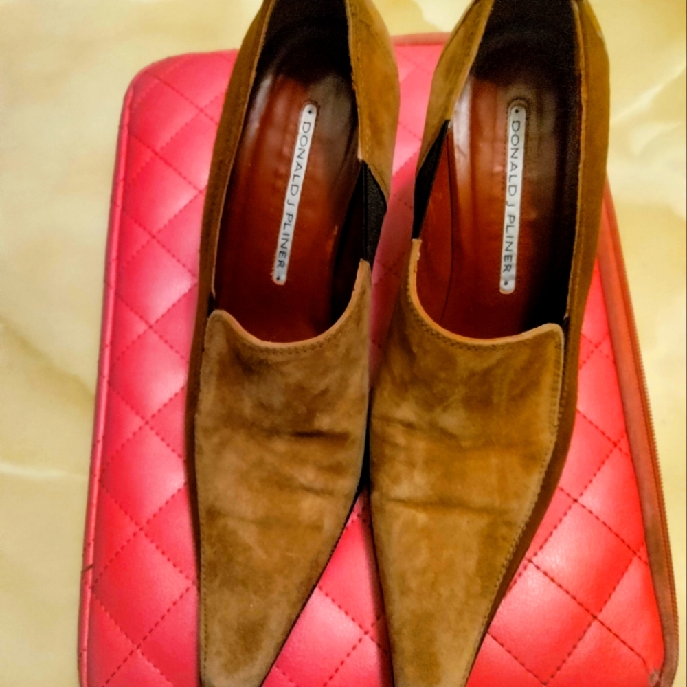 Suede pumps